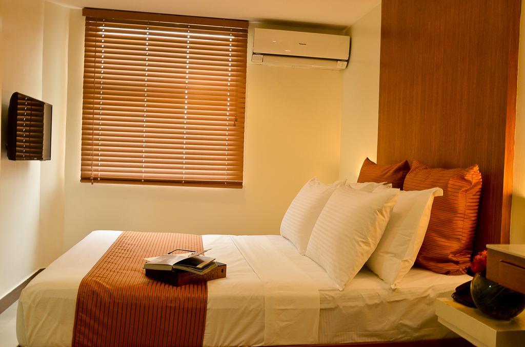 Pghi Hotel Quezon City Exteriör bild