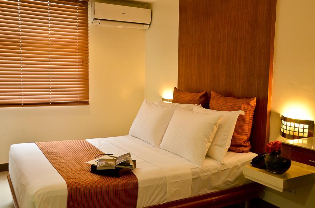 Pghi Hotel Quezon City Exteriör bild