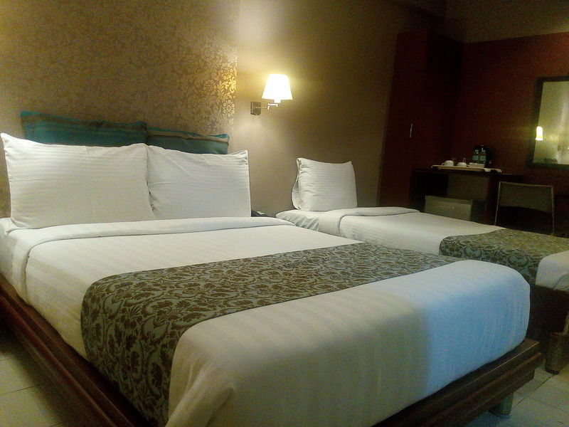 Pghi Hotel Quezon City Exteriör bild