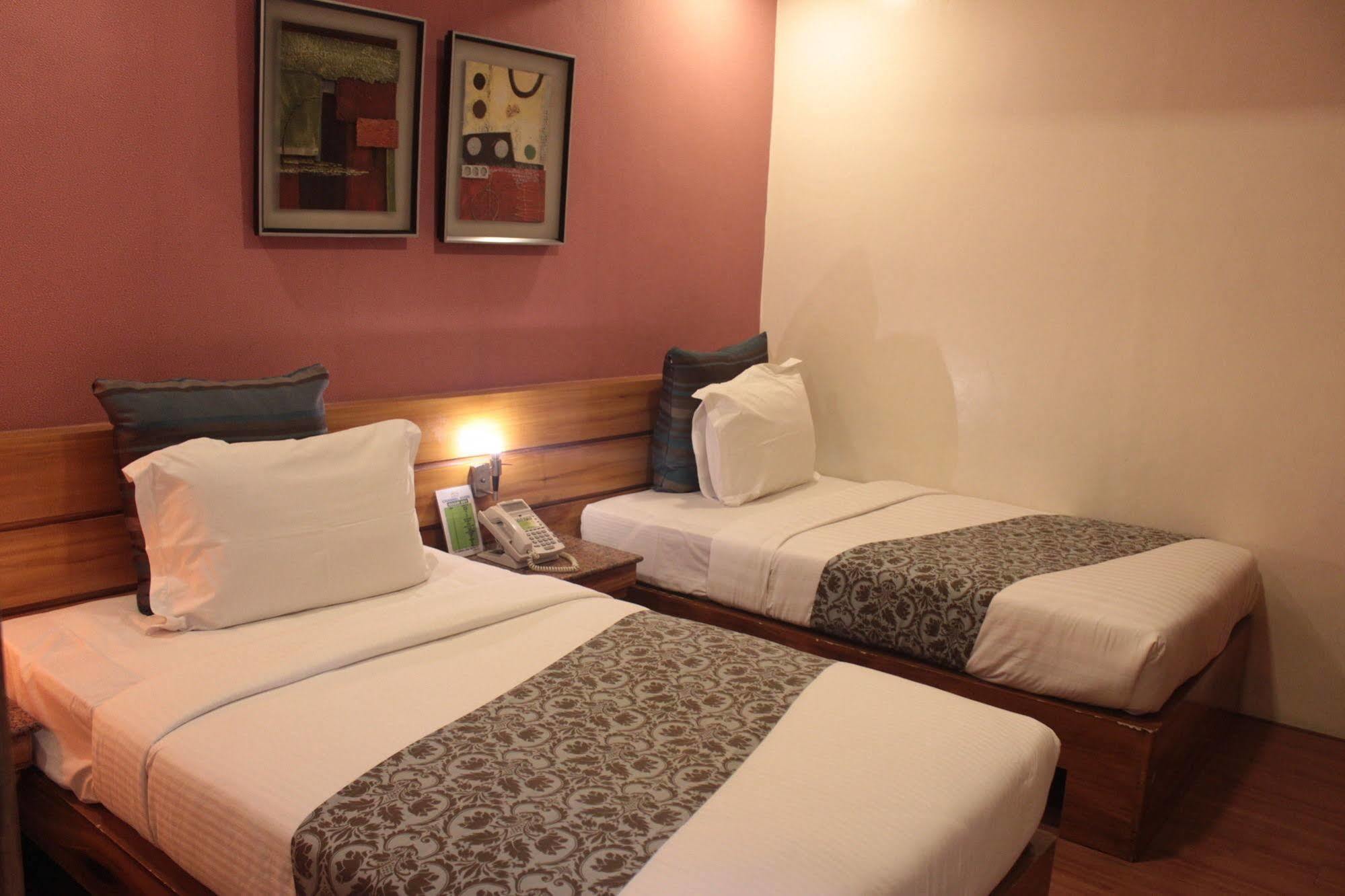 Pghi Hotel Quezon City Exteriör bild